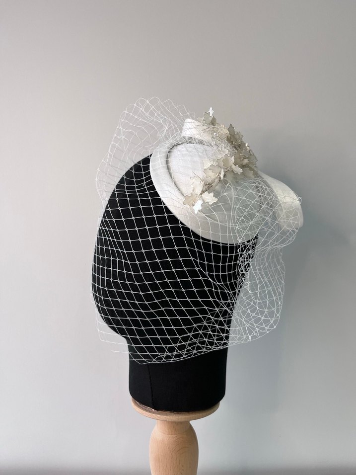 Gri Dantel Detaylı Avangart Gelin Aksesuarı - Görsel 3