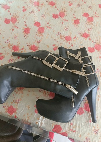 Siyah Yılan Desenli Tokalı Yüksek Topuklu Kadın Bot - Görsel 2