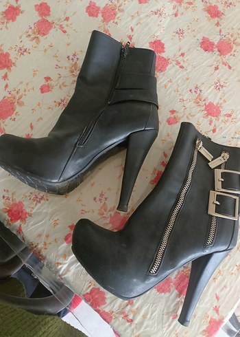 Siyah Yılan Desenli Tokalı Yüksek Topuklu Kadın Bot - Görsel 3