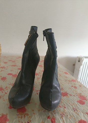 Siyah Yılan Desenli Tokalı Yüksek Topuklu Kadın Bot - Görsel 4