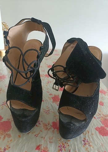 Siyah Süet Platform Topuklu Gotik Ayakkabı - Görsel 4