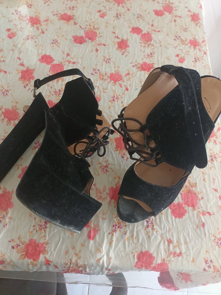 Siyah Süet Platform Topuklu Gotik Ayakkabı - Görsel 3