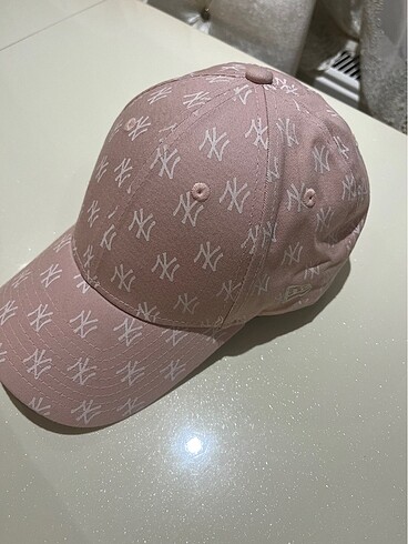 new era pembe şapka