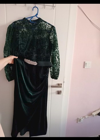 Uzun Yeşil Drapeli Yüksek Yakalı Abiye Elbise