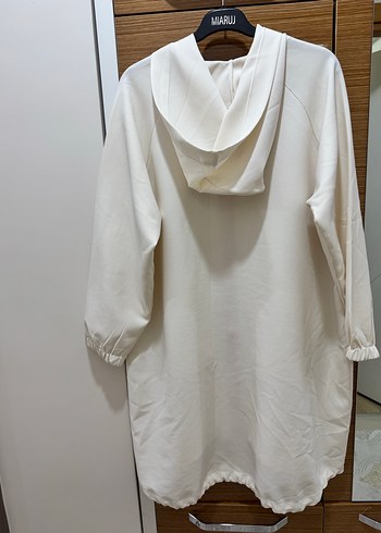 Uzun Beyaz- turuncu fermuarlı Kadın Ceket - Görsel 2