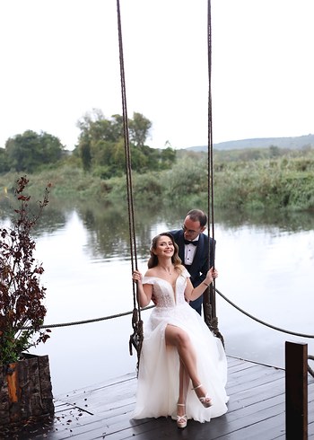 Beyaz Modern Klasik Yırtmaçlı A Kesim Gelinlik - Görsel 3