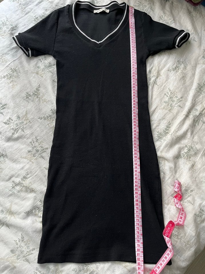 V Yaka Siyah Midi Günlük Elbise - Görsel 3