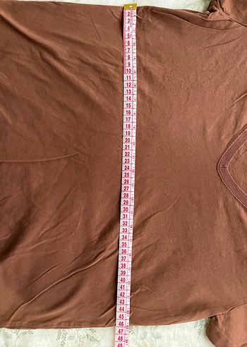 Keten Kumaşlı Kahverengi V Yakalı Tişört - Görsel 2