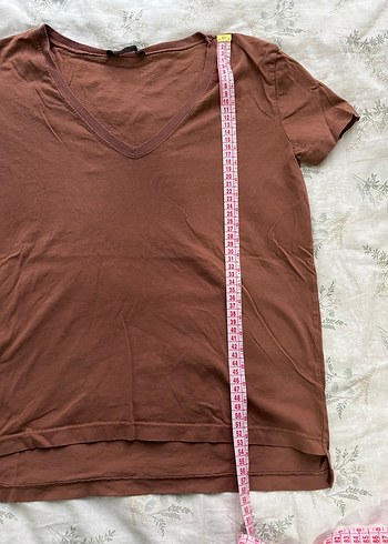 Keten Kumaşlı Kahverengi V Yakalı Tişört - Görsel 3