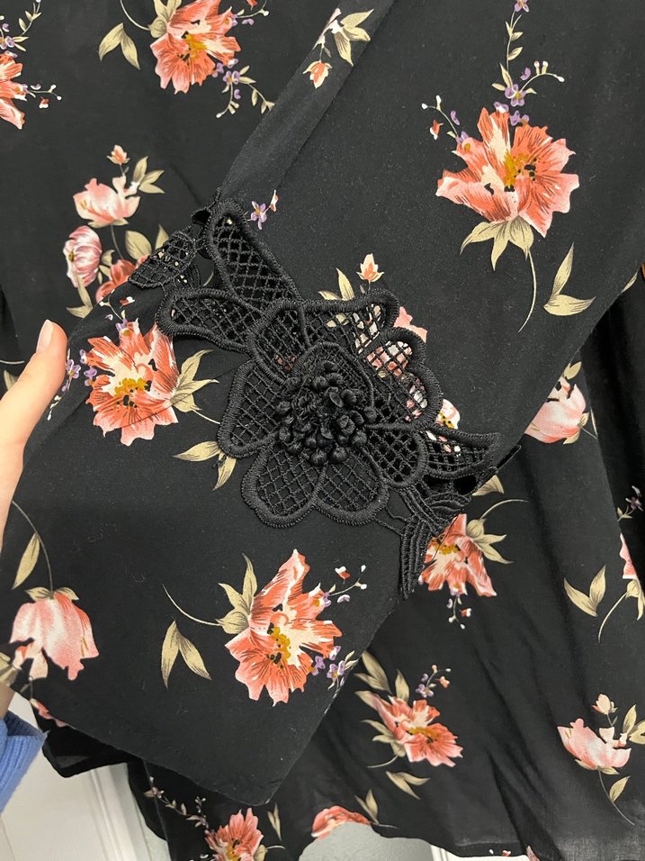 Çiçek Desenli Uzun Kollu Kadın Bluz - Görsel 2