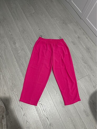 Pembe pantolon