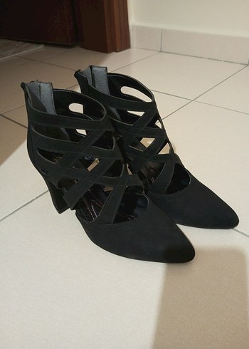 Siyah Tokalı Stiletto Topuklu Kadın Ayakkabı sıfır üründür