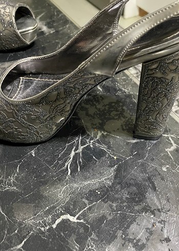 Gri Dantel Detaylı Stiletto Topuklu Kadın Ayakkabı - Görsel 3