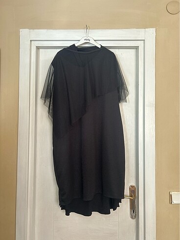 Sıfır kollu tül detaylı elbise - Görsel 3