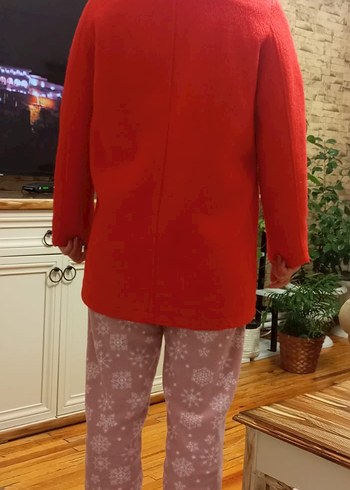 Kırmızı Düğmeli Kadın Kaban - Görsel 4