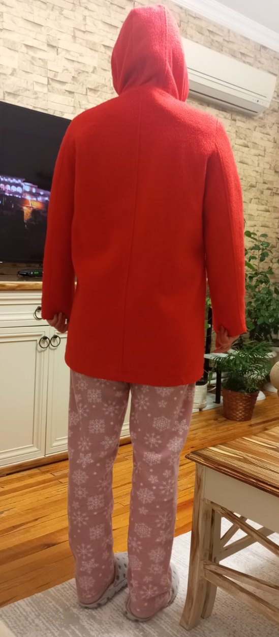 Kırmızı Düğmeli Kadın Kaban - Görsel 4