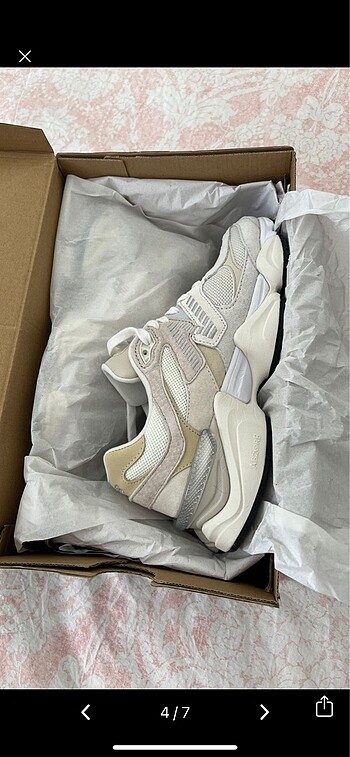 38 Beden ten rengi Renk New balance 9060
