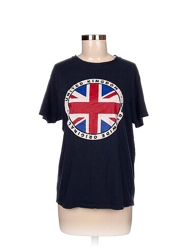 Primark T-shirt %70 İndirimli.