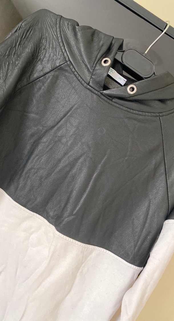 Siyah Beyaz Deri Sweatshirt - Görsel 2