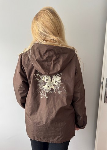 Kahverengi Kapüşonlu Fermuarlı Kadın ruzgarlik - Görsel 5