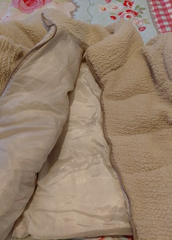 Bebek Krem Rengi Kürklü Polar Ceket - Görsel 3