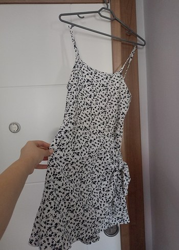 çiçek desenli şortlu mini elbise