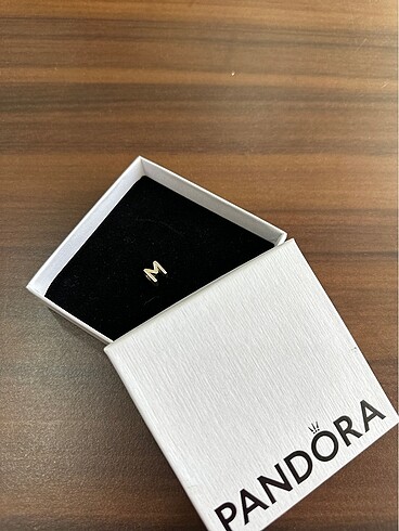  Beden Pandora m harf charm