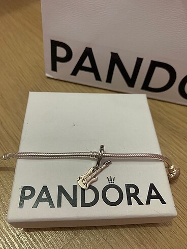 Pandora sallantılı gitar charm