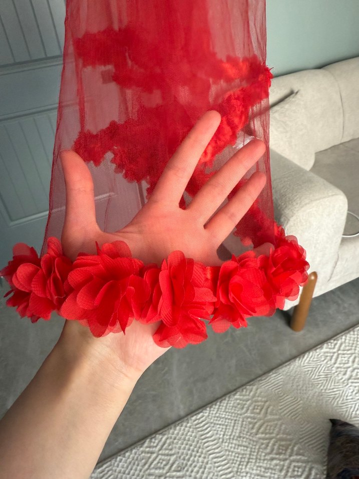 Kırmızı Fırfırlı Gotik Düğün Duvağı - Görsel 2