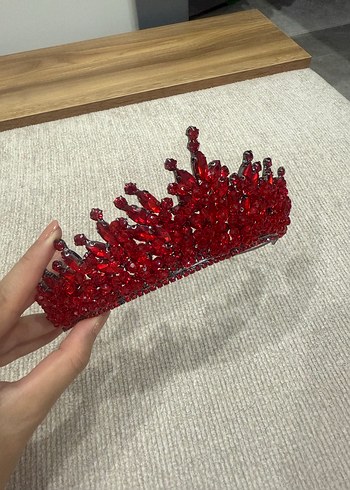 Kırmızı Boncuklu Taç - Görsel 2