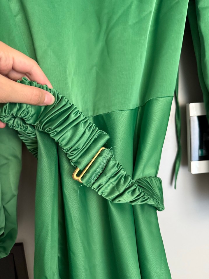 Uzun Yeşil Saten Kadın Elbise - Görsel 3