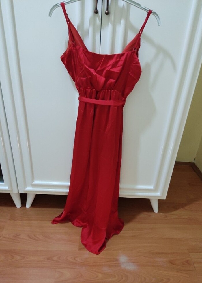 Kırmızı saten midi elbise  - Görsel 4