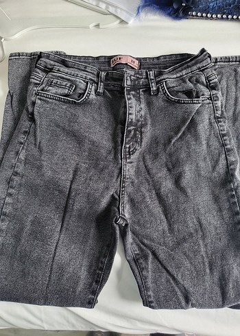Gri Düğmeli Kadın Kot Pantolon