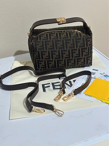 Fendi Çanta omuz askılı