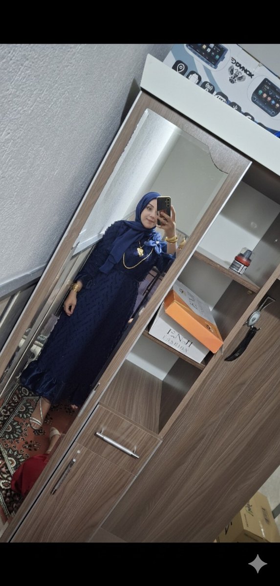 Uzun Kollu Nakışlı Lacivert Elbise 1 kez giyildi - Görsel 2