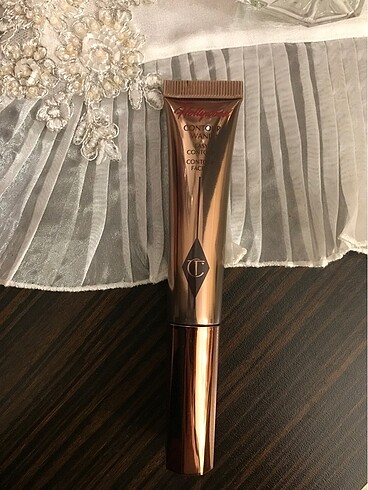 Charlotte Tilbury Kontür Fair Medium
