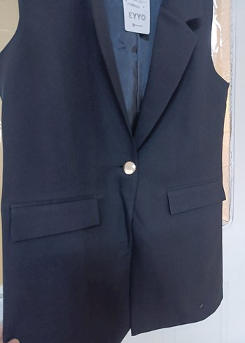 l Beden Düğmeli Siyah Kolsuz Midi Blazer
