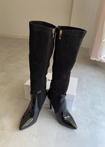 37 Beden Parlak Siyah Stiletto Topuklu Diz Boyu Bot