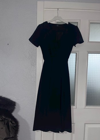 Kısa Kollu Siyah V Yaka Uzun Elbise - Görsel 2