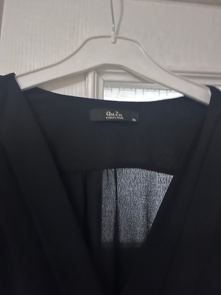 Kısa Kollu Siyah V Yaka Uzun Elbise - Görsel 3