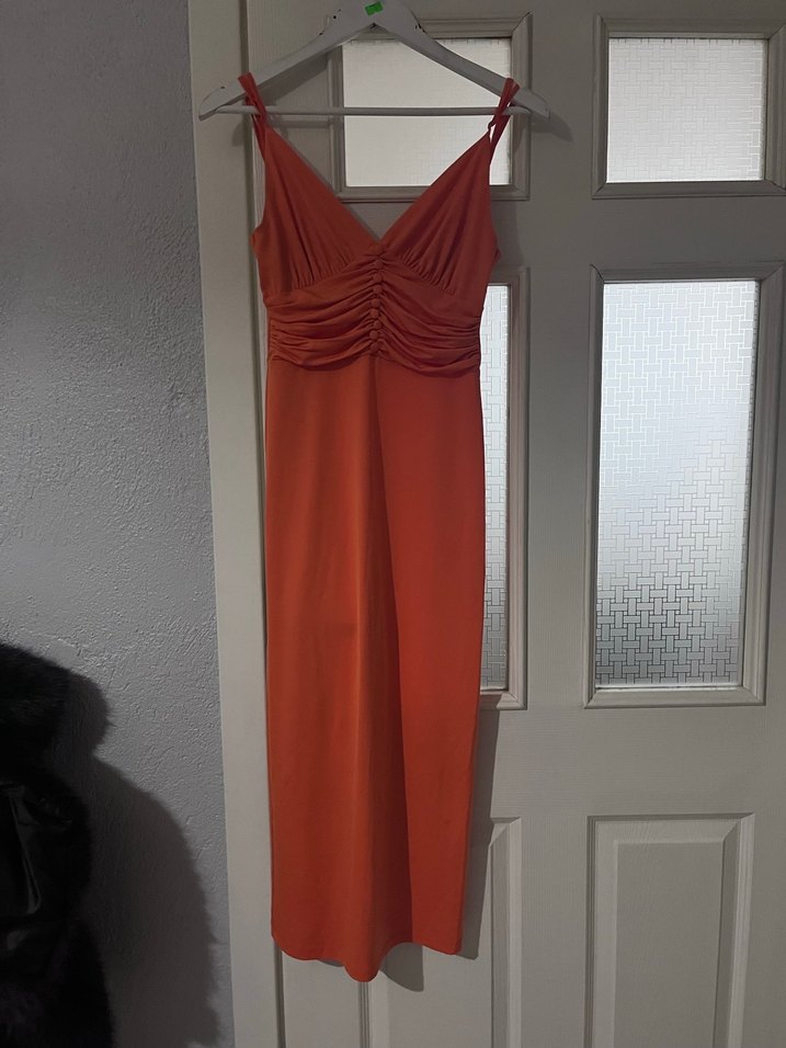 Kırmızı Drapeli Uzun V Yaka Elbise - Görsel 5