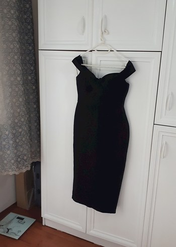 Siyah V Yakalı Fırfırlı Midi Elbise - Görsel 6