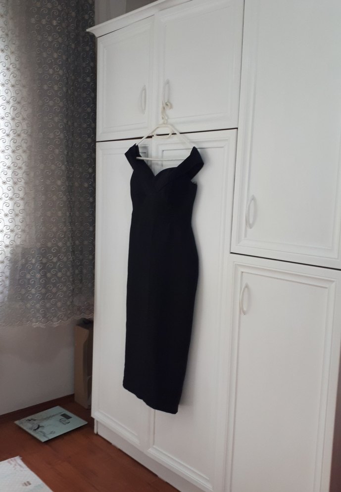 Siyah V Yakalı Fırfırlı Midi Elbise - Görsel 5