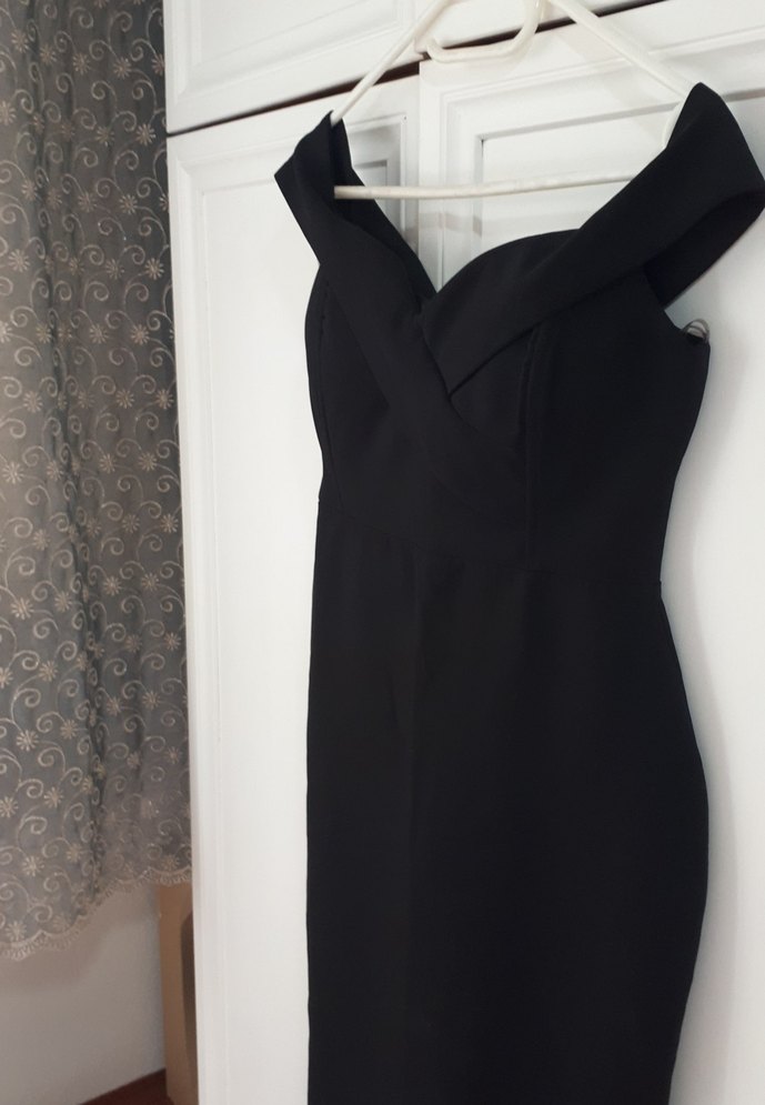 Siyah V Yakalı Fırfırlı Midi Elbise - Görsel 4