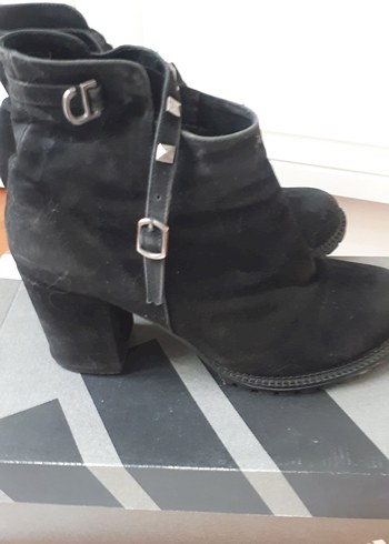 Siyah Süet Tokalı Blok Topuklu Kadın Bot - Görsel 3