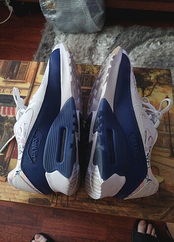 39 Beden beyaz Renk Nike Airmax 90 Spor Ayakkabı. kutusu mevcut değil. maks iki üç d