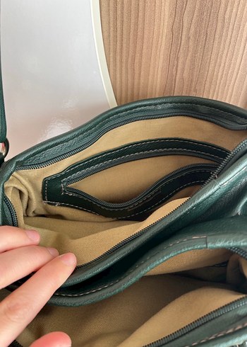 Kemer Detaylı Koyu Yeşil Deri Kadın Çanta - Görsel 3