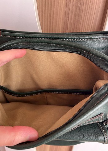 Kemer Detaylı Koyu Yeşil Deri Kadın Çanta - Görsel 2