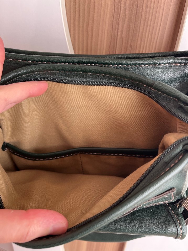 Kemer Detaylı Koyu Yeşil Deri Kadın Çanta - Görsel 2