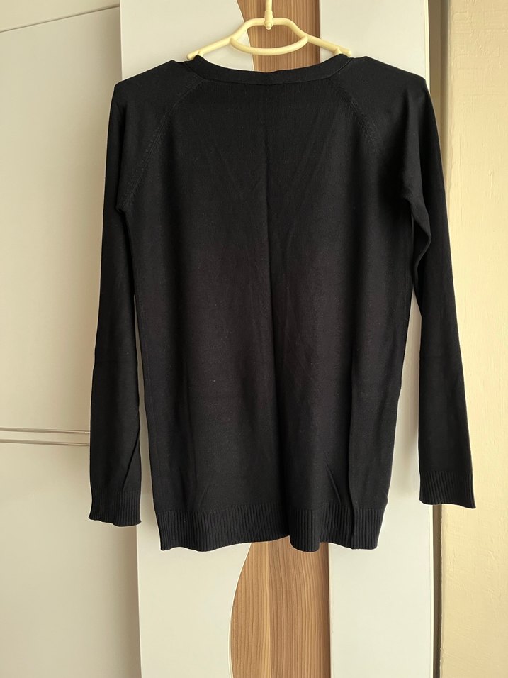 Siyah V Yaka Kadın Hırka - Görsel 4